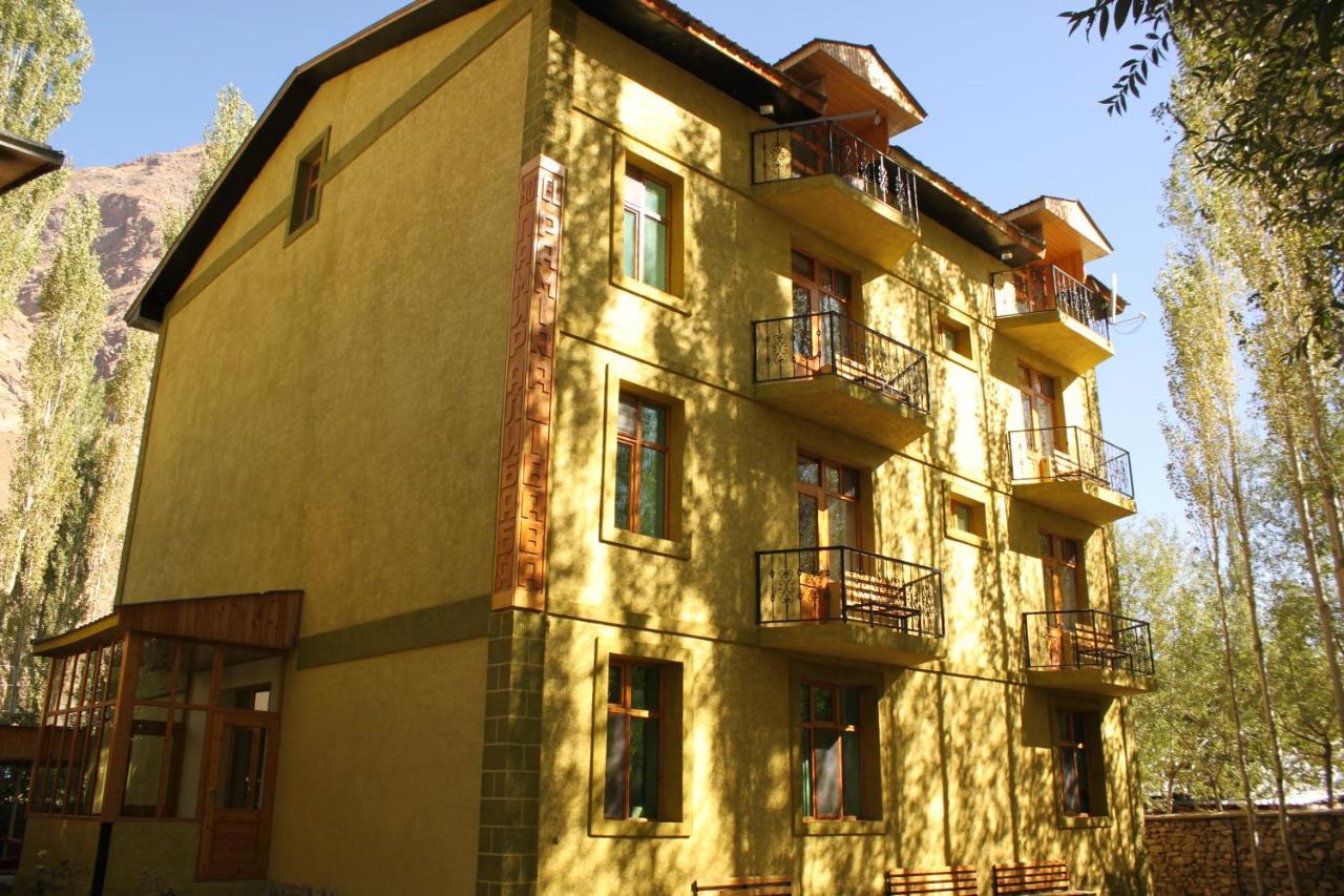 Pamir Alibaba Hotel Khorog Zewnętrze zdjęcie